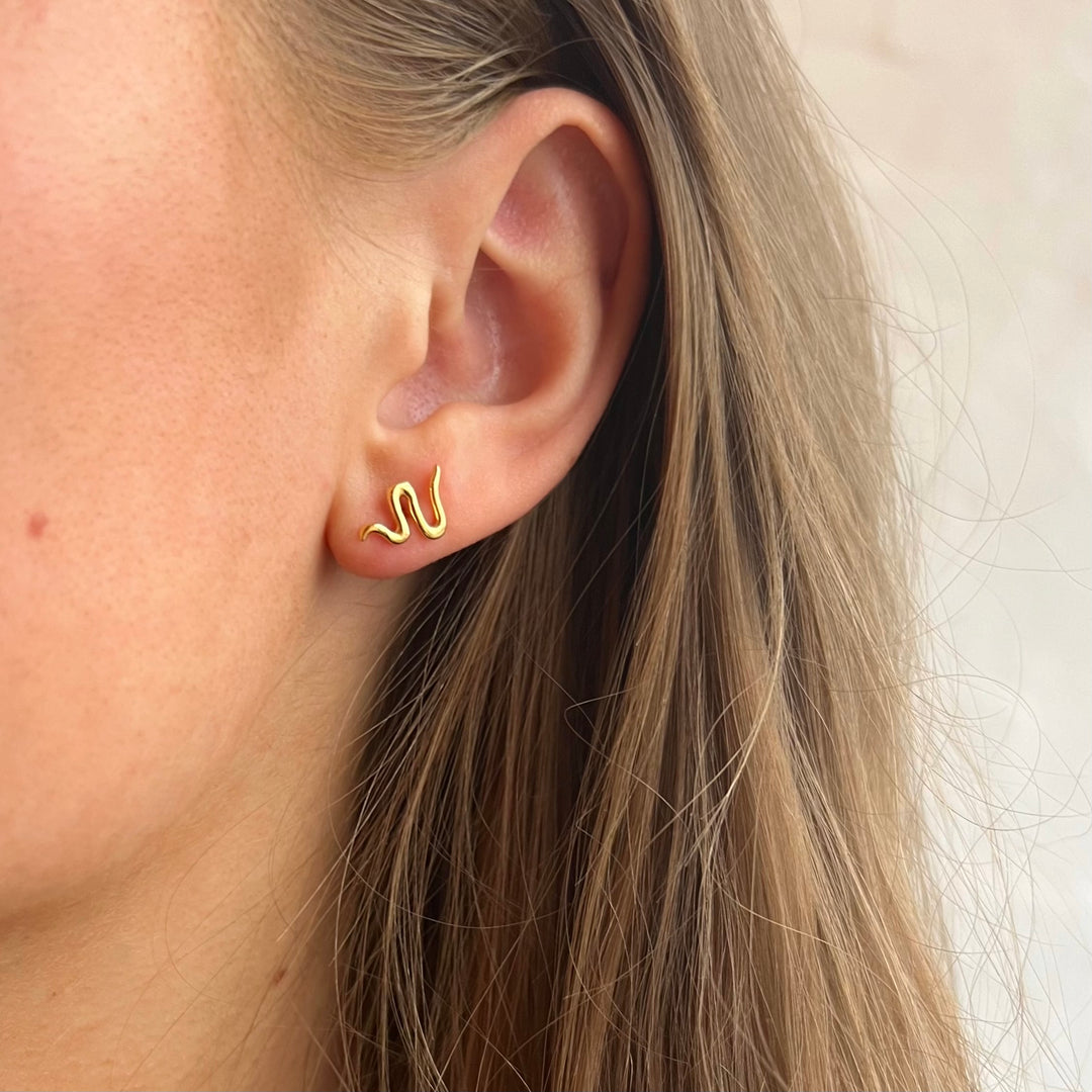 SANIYA - Earstud shiny gold pl. Silver
