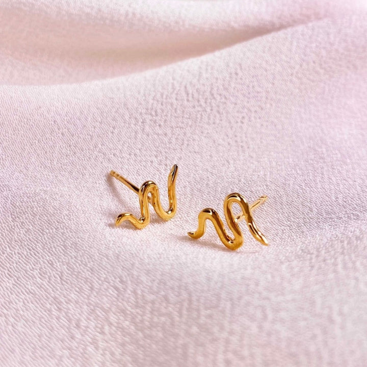 SANIYA - Earstud shiny gold pl. Silver