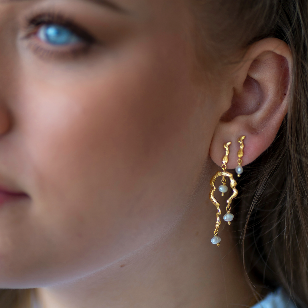 Lærke Bentsen x Sistie - Gold-plated earring with freshwater pearl