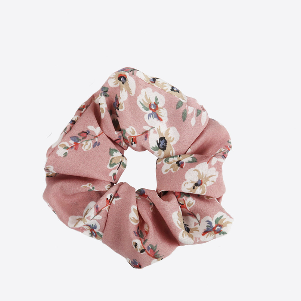 Sistie Scrunchie i rosa med de fineste blomster