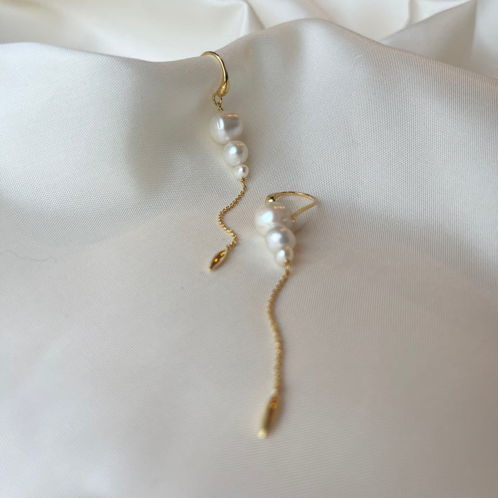 MISS PEARL - Earhook shiny gold pl. silver. freshwaterpearl