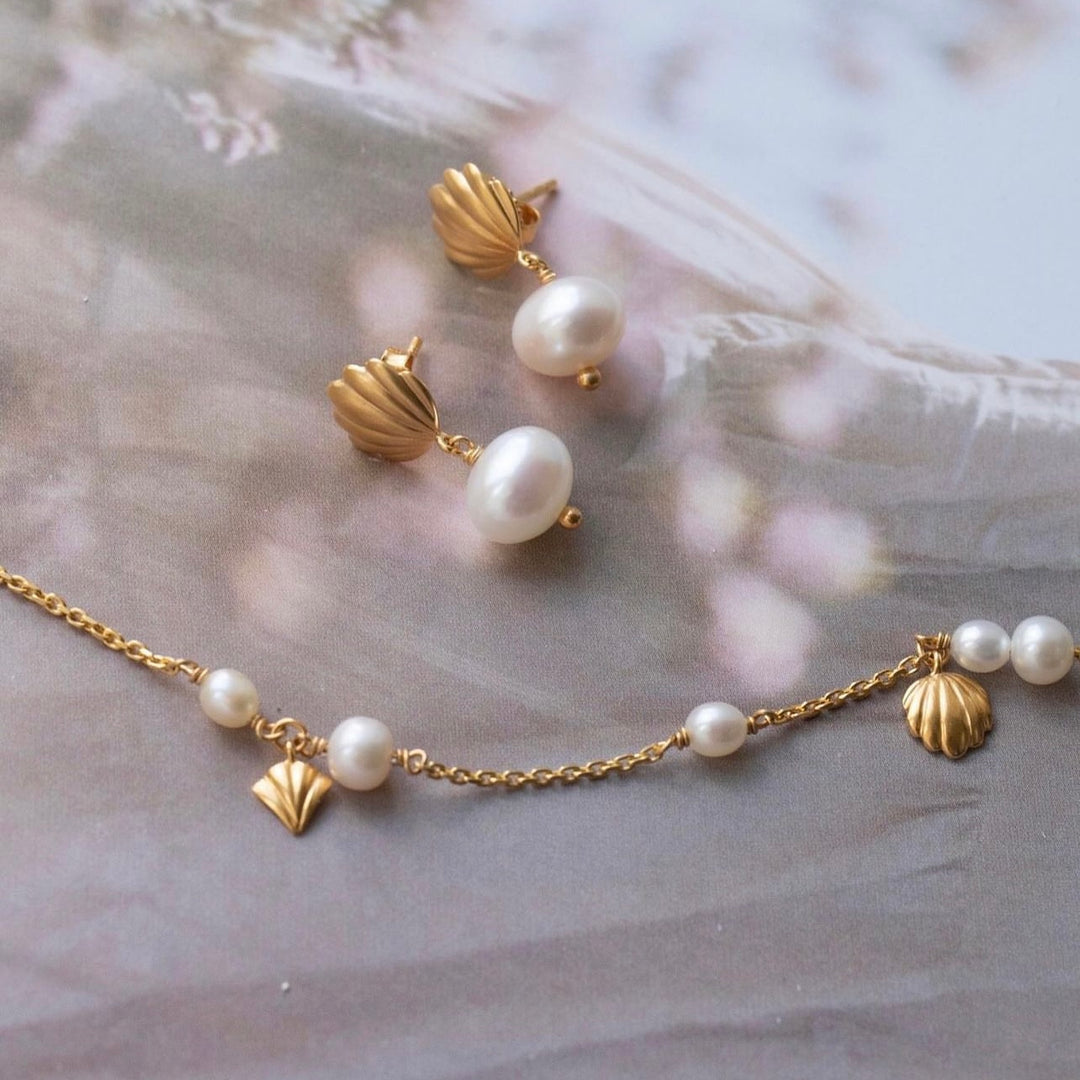 Isabella - Necklace, Gold-plated with freshwater pearls